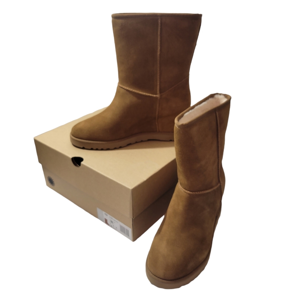 NIB - UGG CLASSIC FEMME SHORT BOOTS CHESTNUT COLOR SUEDE UPPERS SLEEK WEDGE HEEL